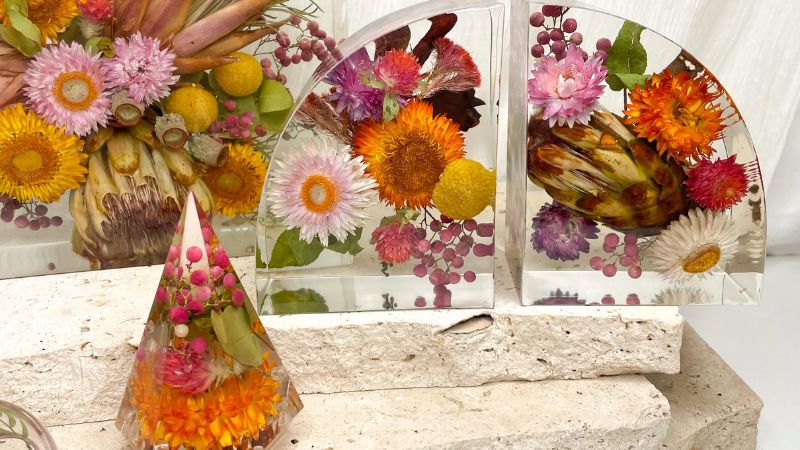 how to preserve flowers in resin